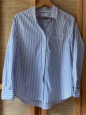 Sonoma button up woman’s shirt Sz M EUC 100% cotton